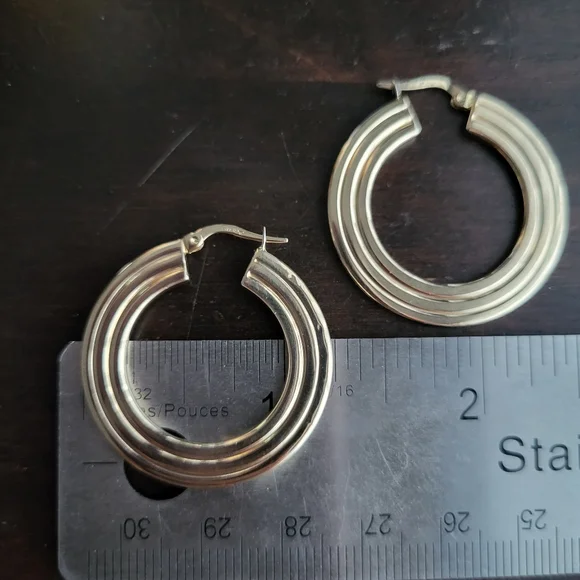 Gorgeous 10k thick earrings - Picture 2 of 10